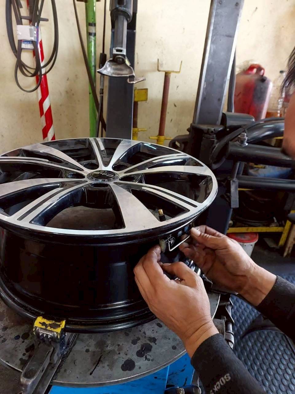 สต็อกยางและอะไหล่พร้อมให้บริการ