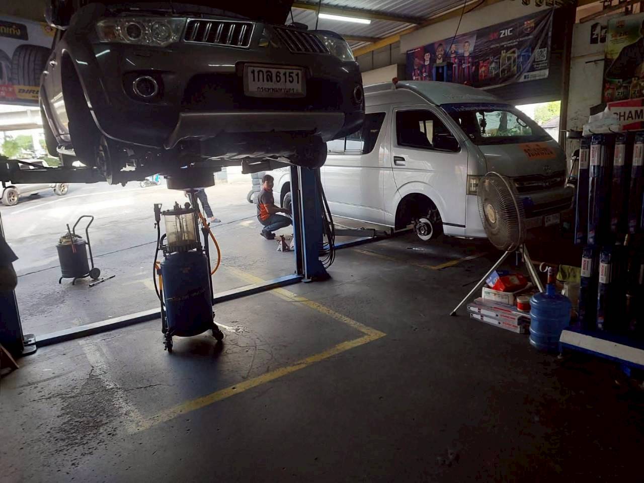 ทีมช่างผู้ชำนาญการพร้อมให้บริการ